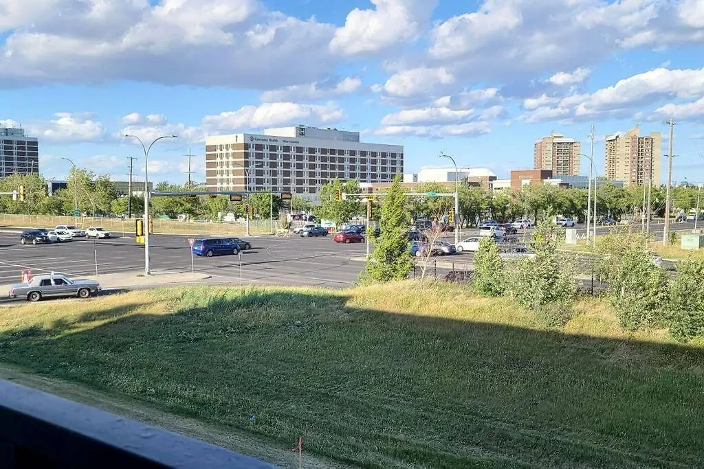 Apartment Right Next To West Edmonton Mall With Free Parking Canada